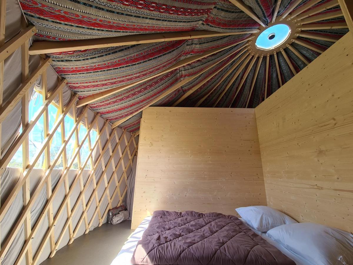 Camping A La Ferme - Hebergements Insolites Cerisy-la-Foret Ngoại thất bức ảnh