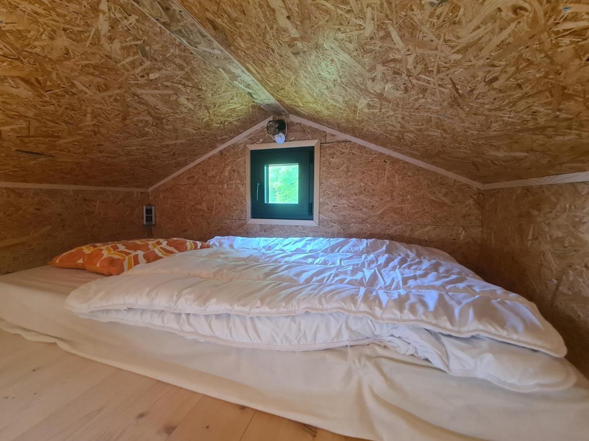 Camping A La Ferme - Hebergements Insolites Cerisy-la-Foret Ngoại thất bức ảnh